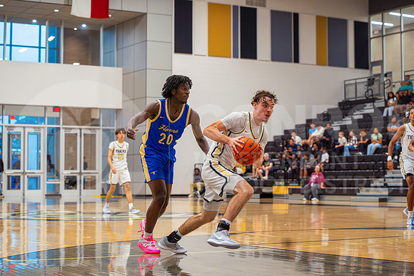 251124 CE King vs Conroe Boys Basketball - Natalya Chicas-34