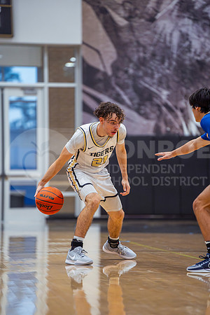 251124 CE King vs Conroe Boys Basketball - Natalya Chicas-39