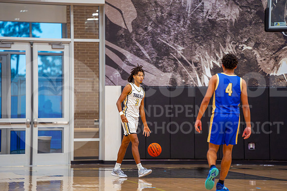 251124 CE King vs Conroe Boys Basketball - Natalya Chicas-43