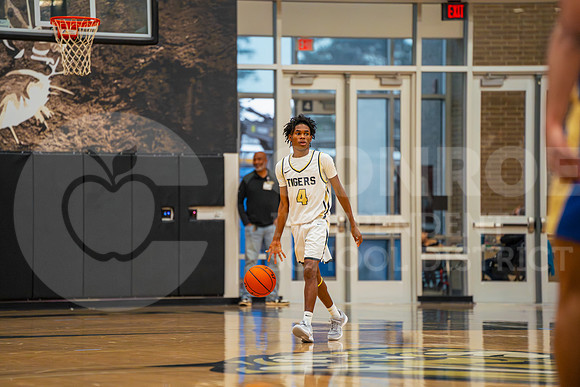 251124 CE King vs Conroe Boys Basketball - Natalya Chicas-45