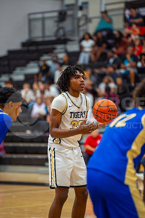 251124 CE King vs Conroe Boys Basketball - Natalya Chicas-54