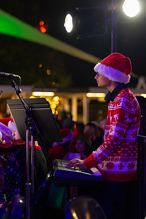 251208 Holly Jolly Jingle-19
