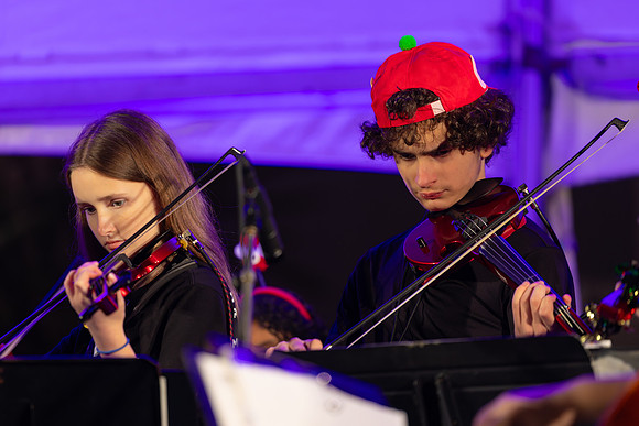 251208 Holly Jolly Jingle-28
