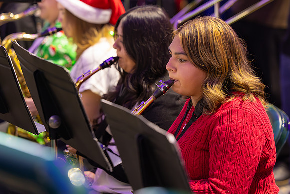 251208 Holly Jolly Jingle-33
