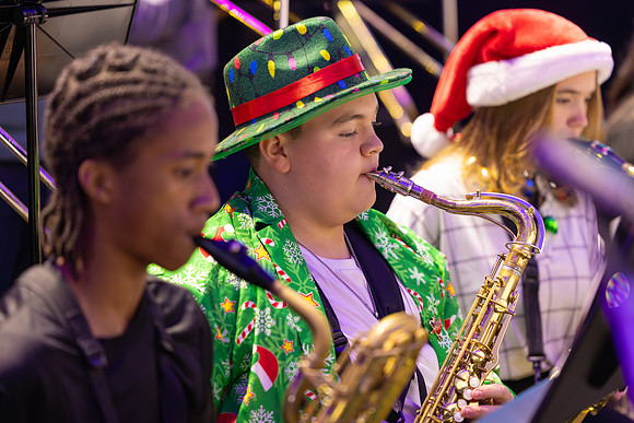 251208 Holly Jolly Jingle-35