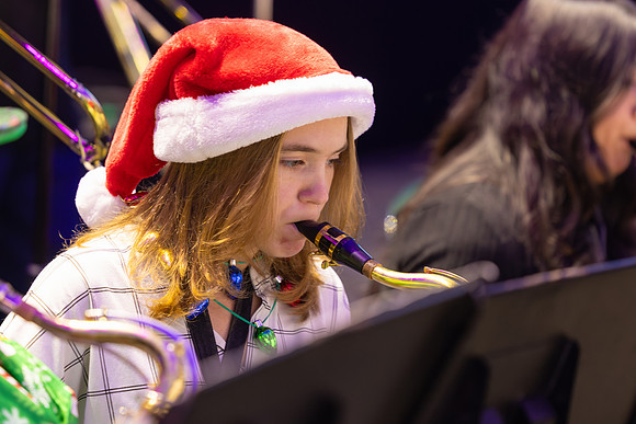 251208 Holly Jolly Jingle-36