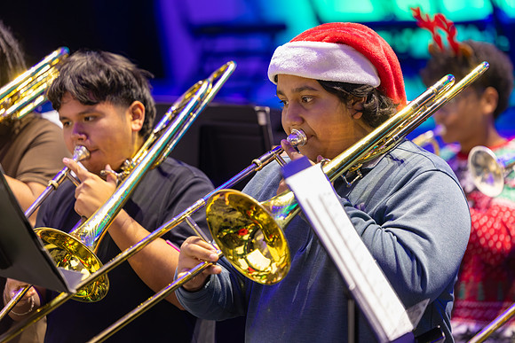 251208 Holly Jolly Jingle-39