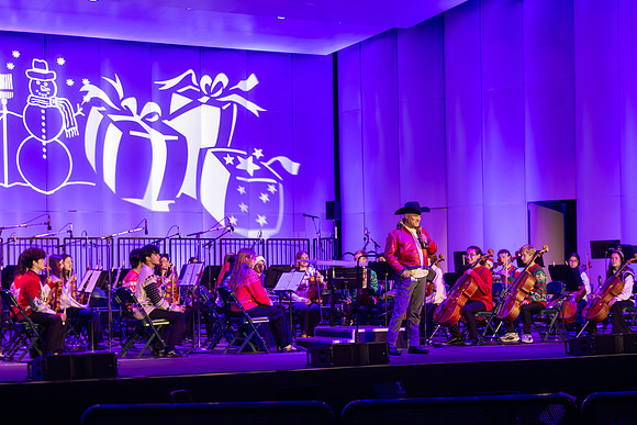251208 Holly Jolly Jingle-48