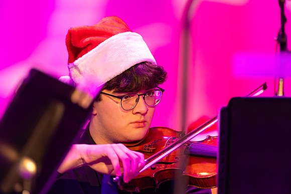 251208 Holly Jolly Jingle-97