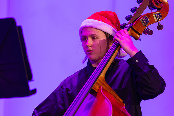 251208 Holly Jolly Jingle-94