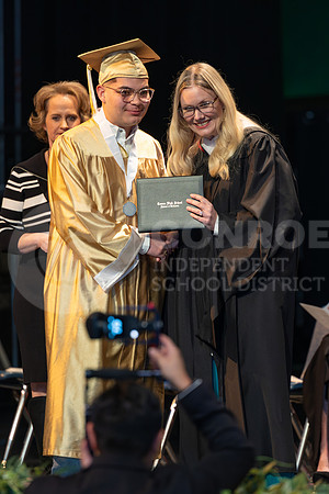 251215 Mid Year Graduation-28