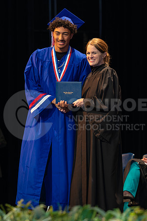 251215 Mid Year Graduation-38