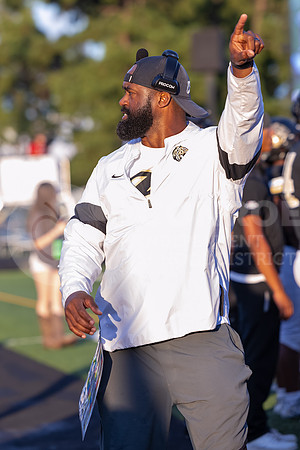 240830 Elsik vs CHS Football - Ainsley Stewart-55