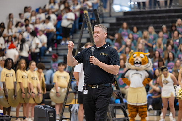 250808 CHS (Peet) Feeder Pep Rally-43