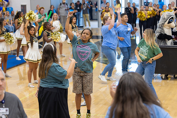 250808 CHS (Peet) Feeder Pep Rally-100