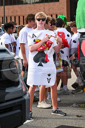 230927 Red and Green Parade - Taryn Farsnworth-21