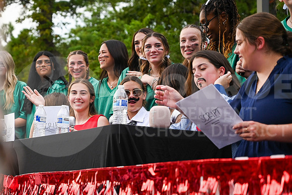 230927 Red and Green Parade - Taryn Farsnworth-23