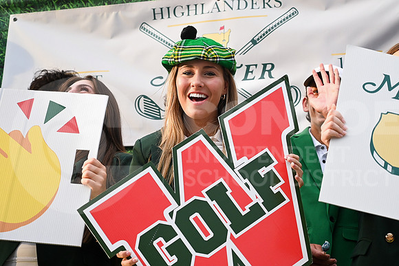 230927 Red and Green Parade - Taryn Farsnworth-27