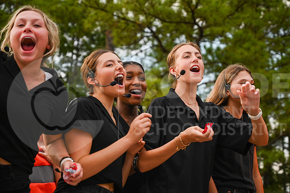 230927 Red and Green Parade - Taryn Farsnworth-33