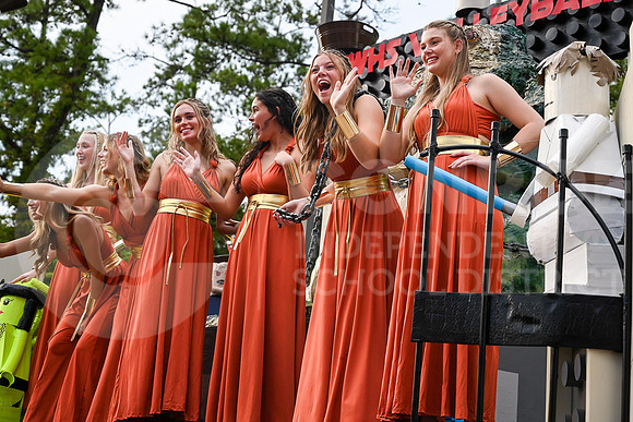 230927 Red and Green Parade - Taryn Farsnworth-39