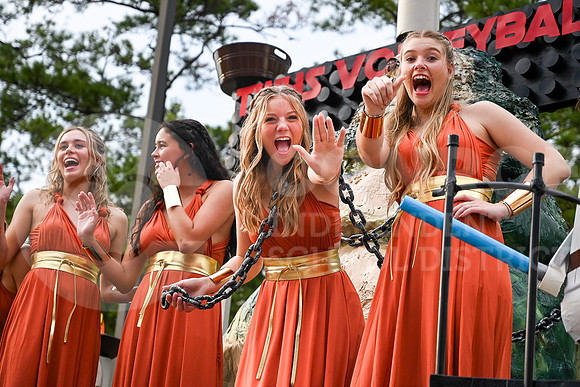 230927 Red and Green Parade - Taryn Farsnworth-40