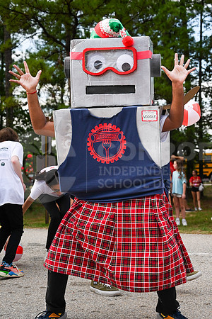 230927 Red and Green Parade - Taryn Farsnworth-44