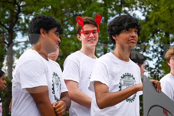 230927 Red and Green Parade - Taryn Farsnworth-46