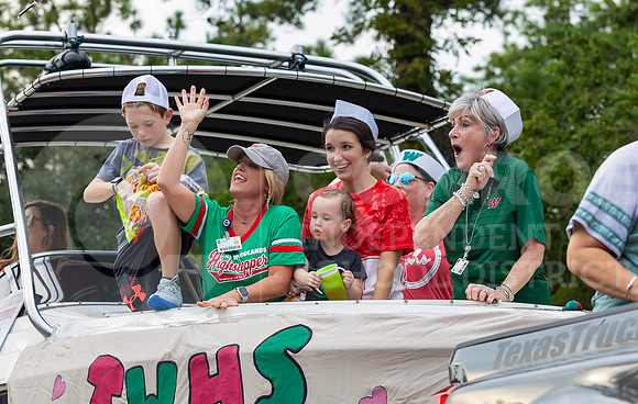 230927 Red and Green Parade - Taryn Farsnworth-58