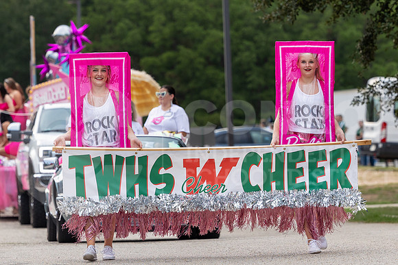230927 Red and Green Parade - Taryn Farsnworth-60