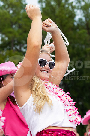 230927 Red and Green Parade - Taryn Farsnworth-72
