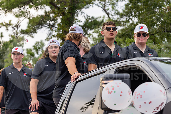 230927 Red and Green Parade - Taryn Farsnworth-75