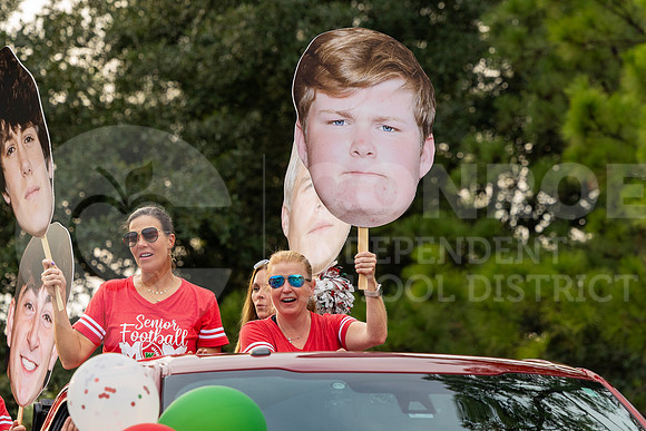 230927 Red and Green Parade - Taryn Farsnworth-80