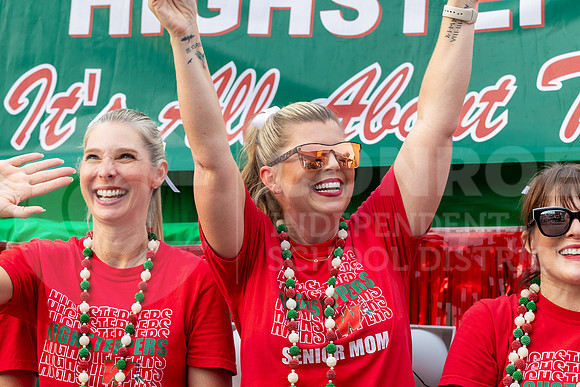 230927 Red and Green Parade - Taryn Farsnworth-87