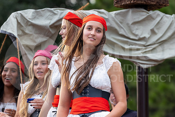 230927 Red and Green Parade - Taryn Farsnworth-91