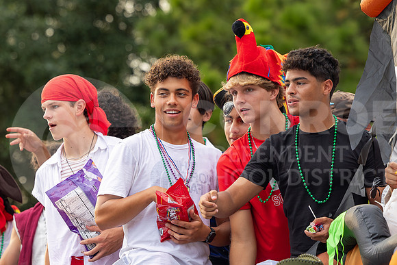 230927 Red and Green Parade - Taryn Farsnworth-96