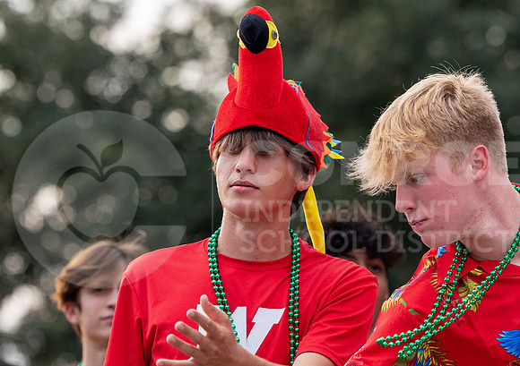 230927 Red and Green Parade - Taryn Farsnworth-98