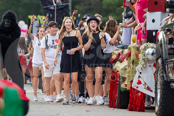 230927 Red and Green Parade - Taryn Farsnworth-99