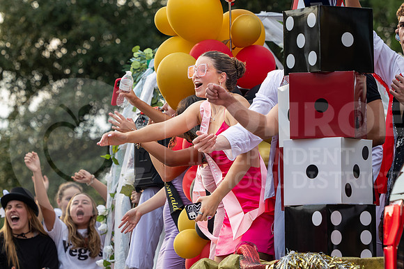 230927 Red and Green Parade - Taryn Farsnworth-100