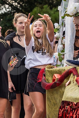 230927 Red and Green Parade - Taryn Farsnworth-102