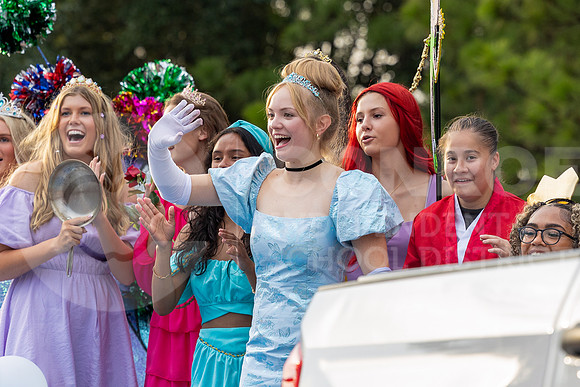 230927 Red and Green Parade - Taryn Farsnworth-116
