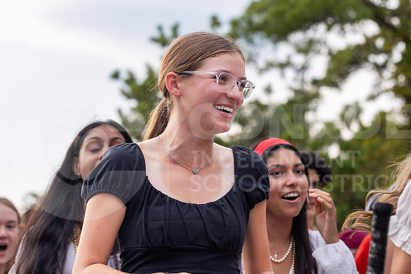 230927 Red and Green Parade - Taryn Farsnworth-108