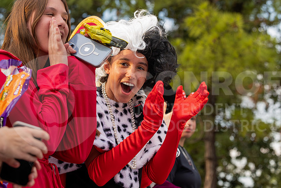 230927 Red and Green Parade - Taryn Farsnworth-119
