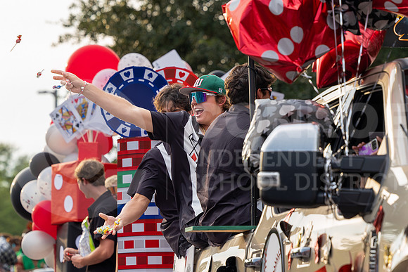 230927 Red and Green Parade - Taryn Farsnworth-120