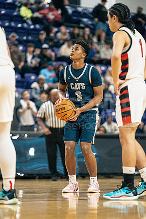 252802 CPHS vs Horn Boys Basketball - Jia Esparza-45