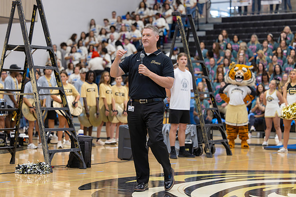 250808 CHS (Peet) Feeder Pep Rally-44