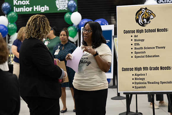 5Y2A3326 Job Fair-58