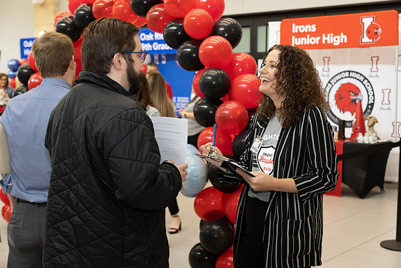 5Y2A3365 Job Fair-84