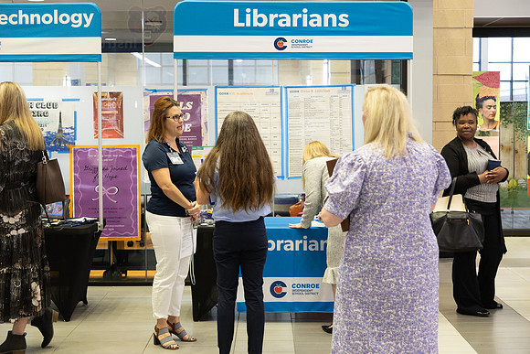 5Y2A3343 Job Fair-68