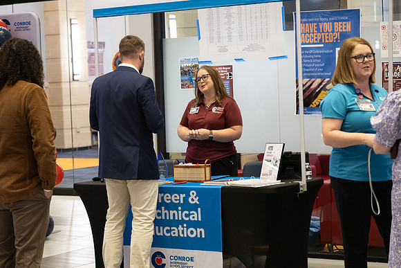 5Y2A3346 Job Fair-71