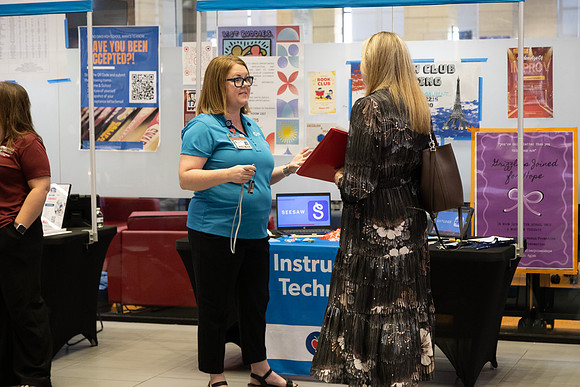 5Y2A3344 Job Fair-69